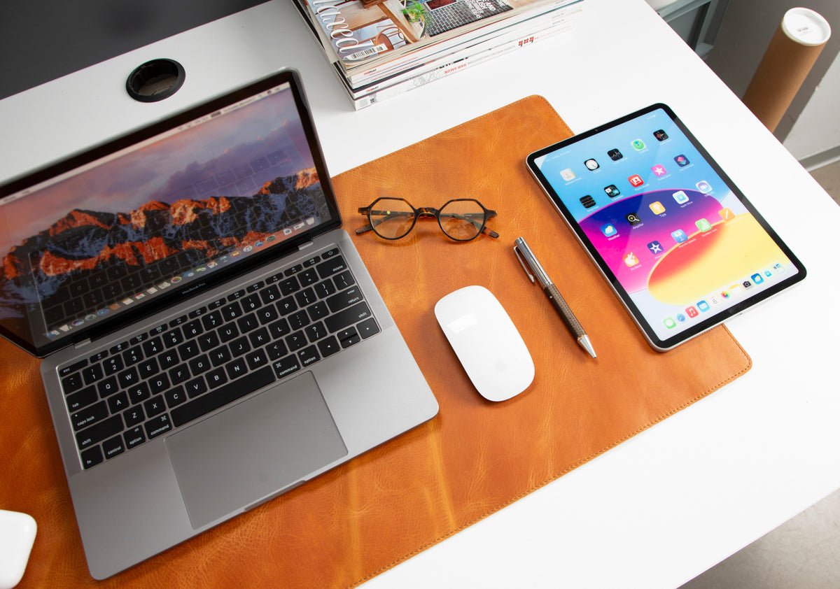 Leather Desk Mat: Water-Repellent Office Pad (Vero)