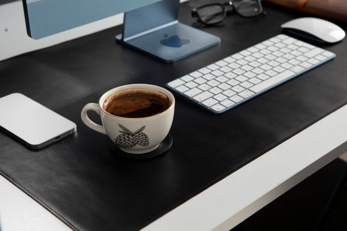 Leather Desk Mat: Water-Repellent Office Pad (Vero)