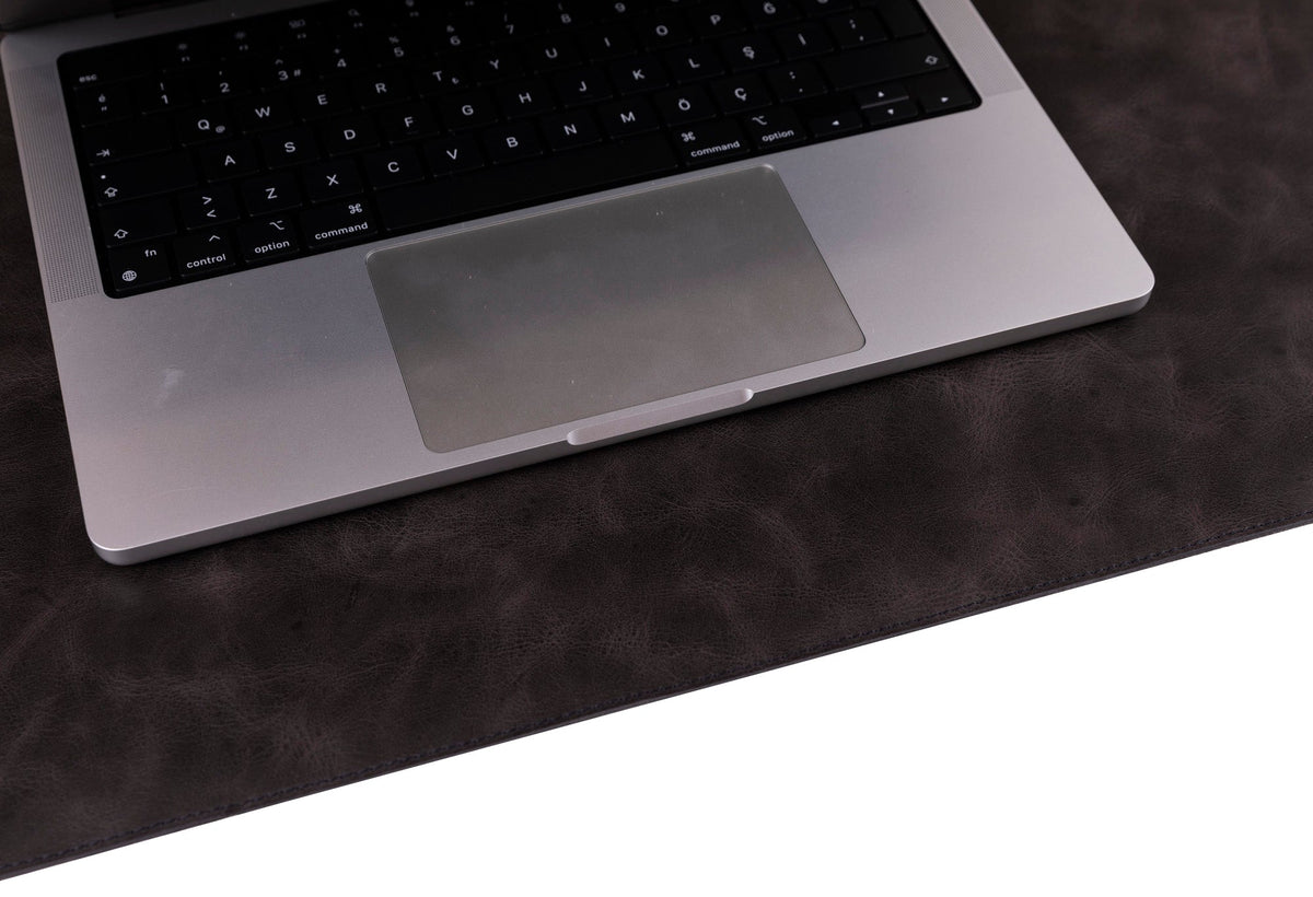 Leather Desk Mat: Water-Repellent Office Pad (Vero)