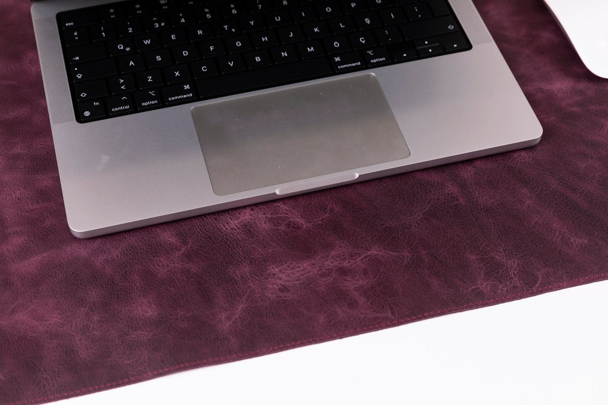 Leather Desk Mat: Water-Repellent Office Pad (Vero)
