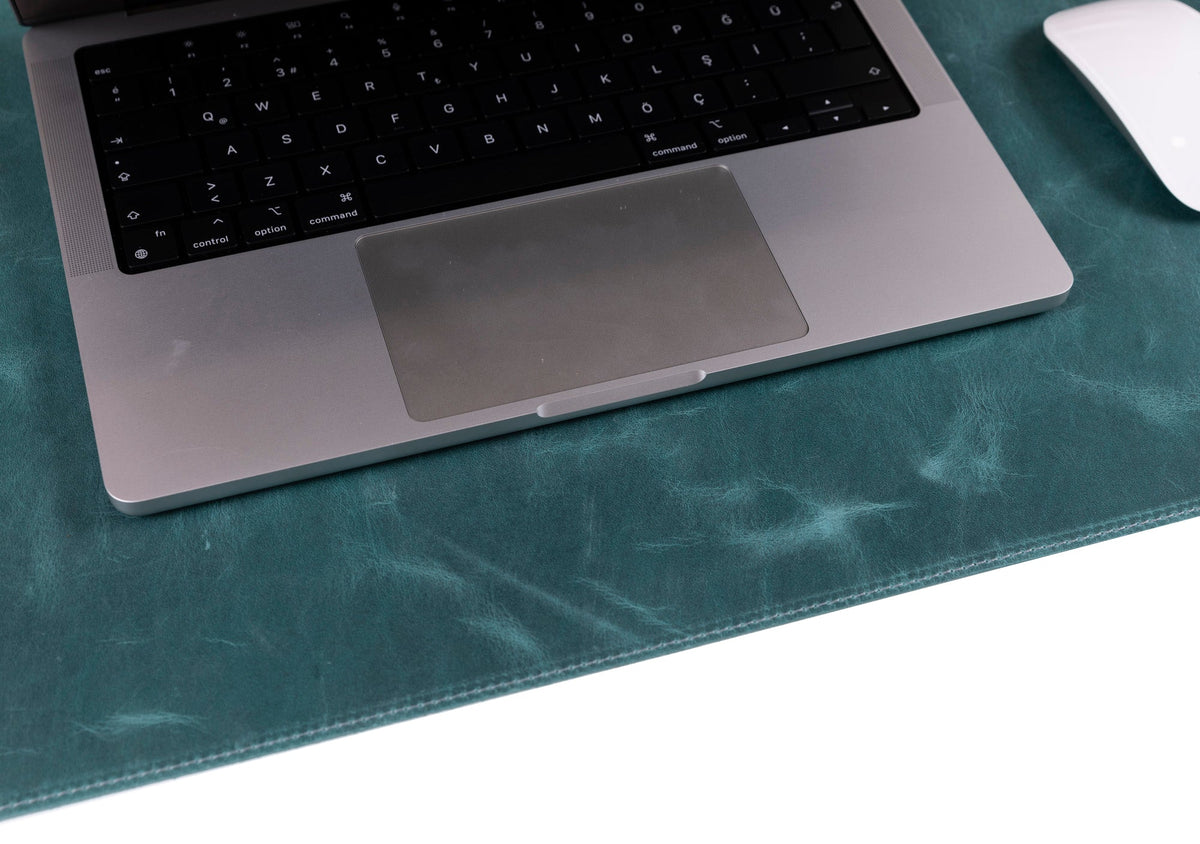 Leather Desk Mat: Water-Repellent Office Pad (Vero)