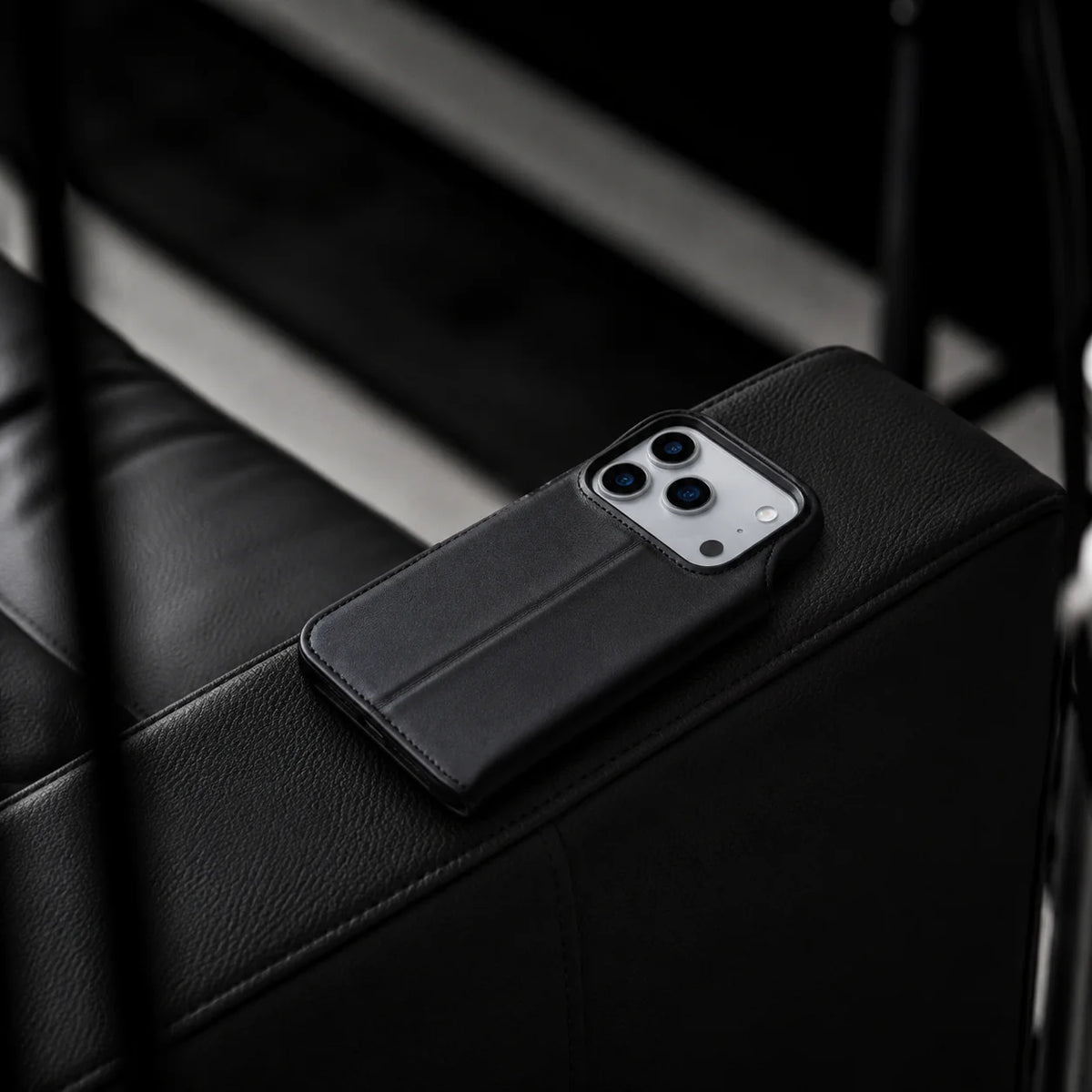 Elite Magic iPhone 17 Pro Leather Detachable Wallet Case