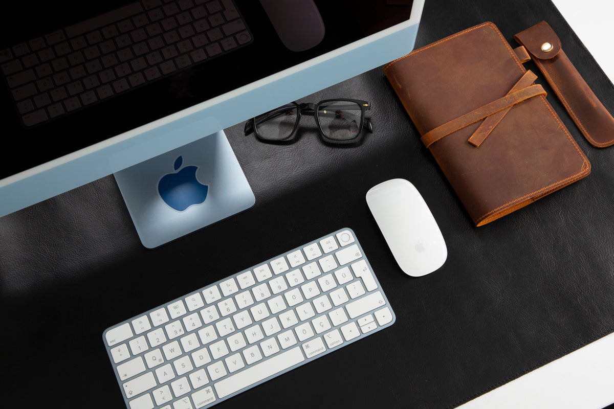 Leather Desk Mat: Water-Repellent Office Pad (Vero)
