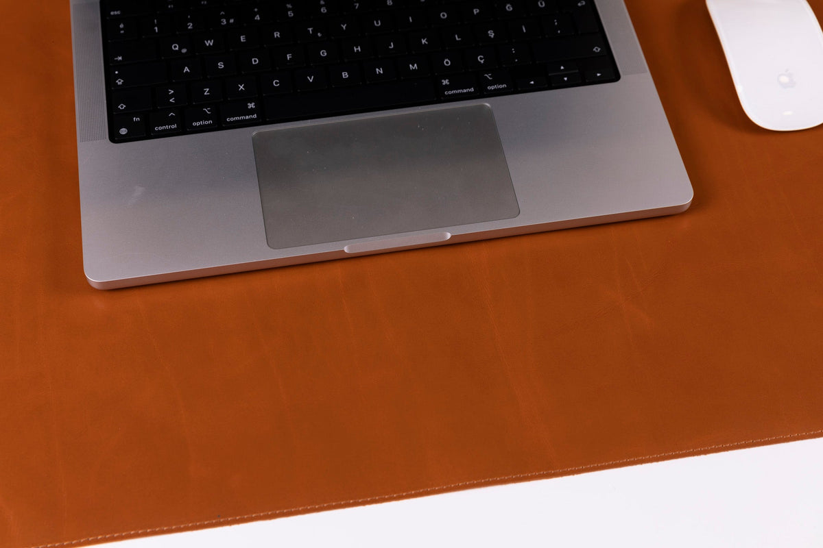 Leather Desk Mat: Water-Repellent Office Pad (Vero)