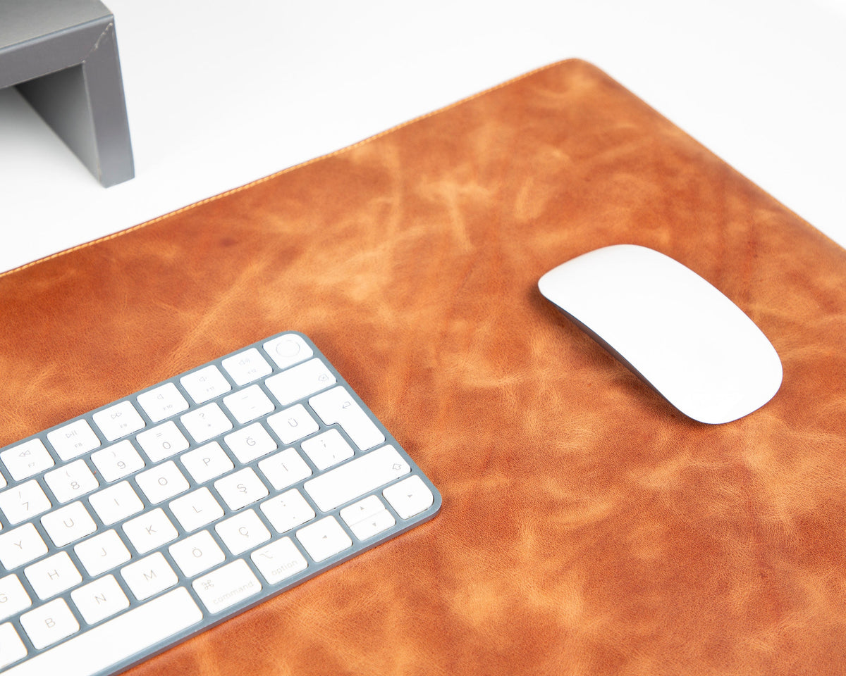 Leather Desk Mat: Water-Repellent Office Pad (Vero)