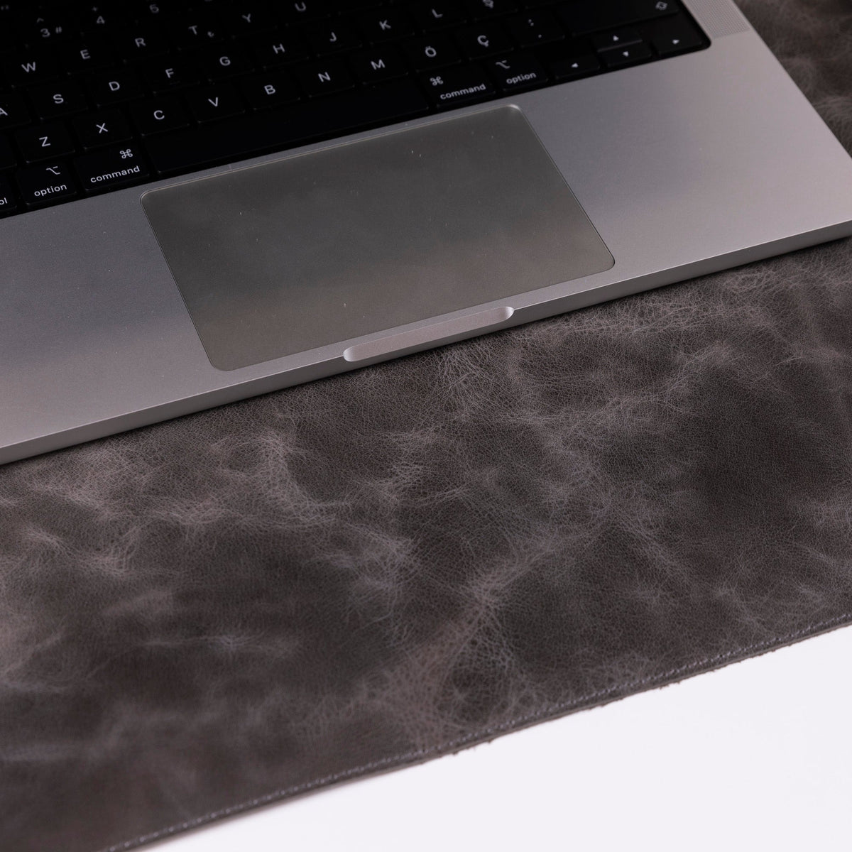 Leather Desk Mat: Water-Repellent Office Pad (Vero)