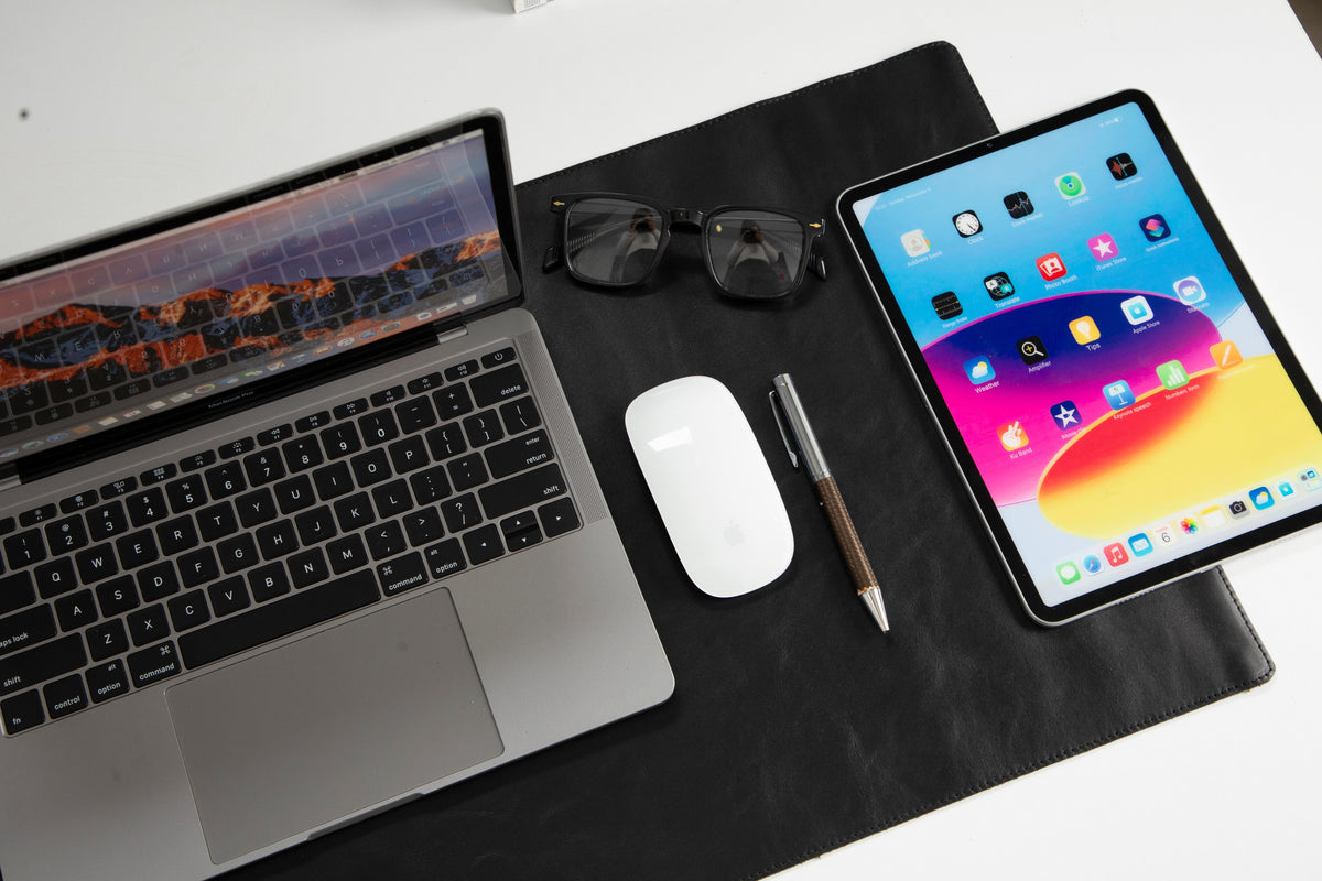 Leather Desk Mat: Water-Repellent Office Pad (Vero)