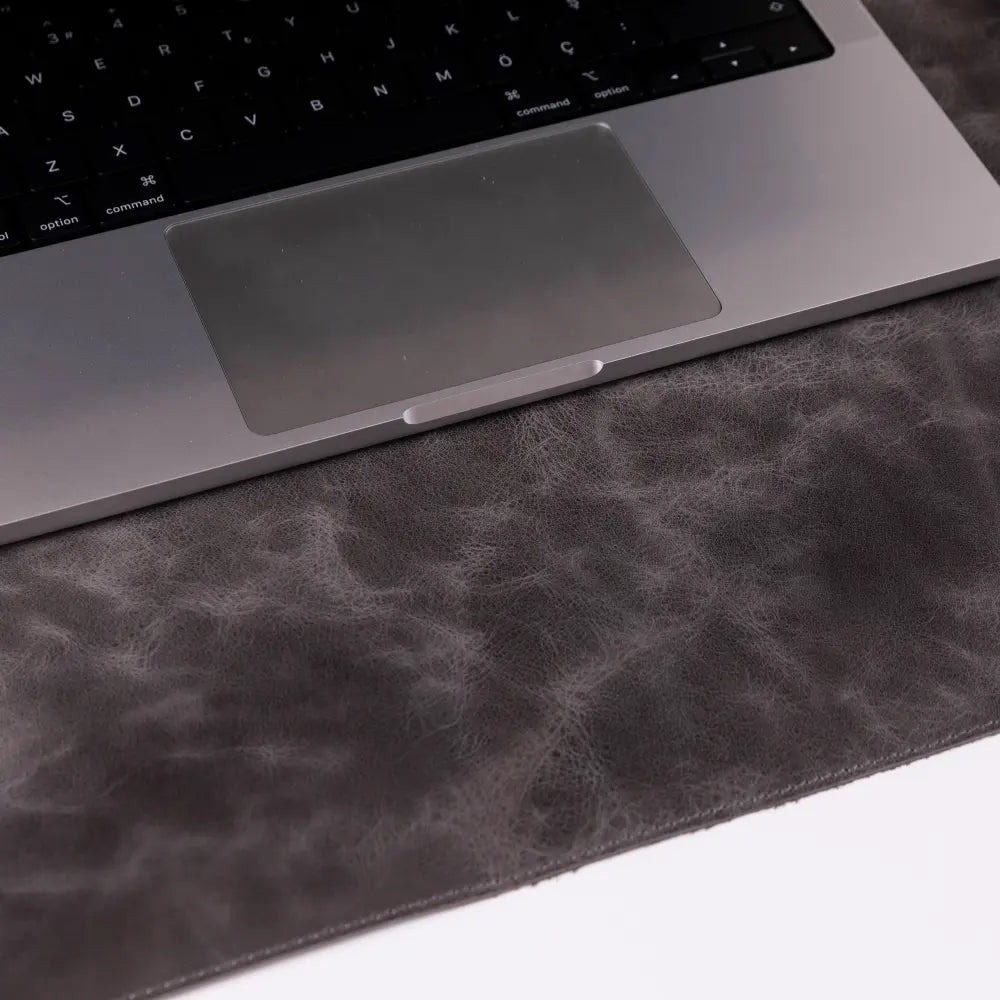 Leather Desk Mat: Water-Repellent Office Pad (Vero)