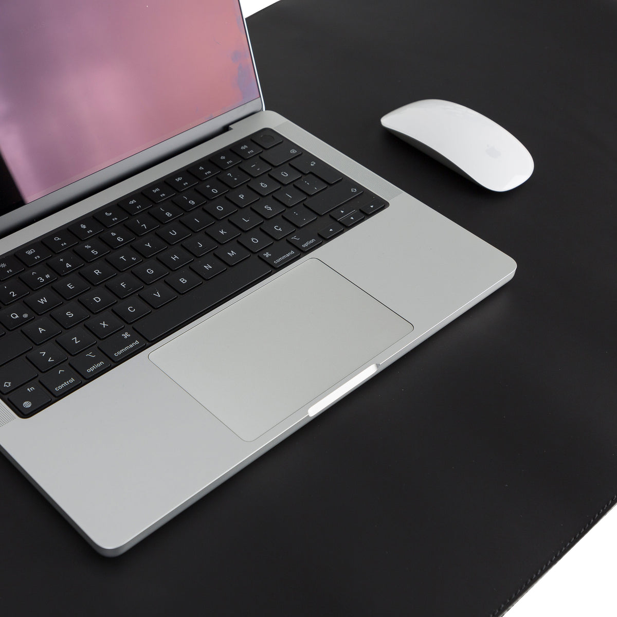 Leather Desk Mat: Water-Repellent Office Pad (Vero)